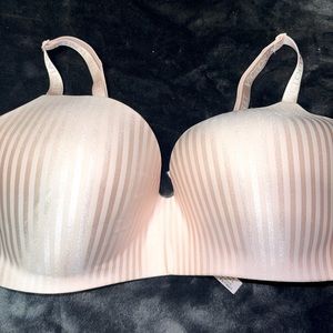 NWT VICTORIAS SECRET 34DDD BRA